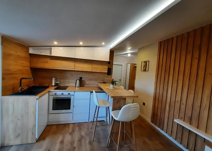 Dream Home, Free Garage