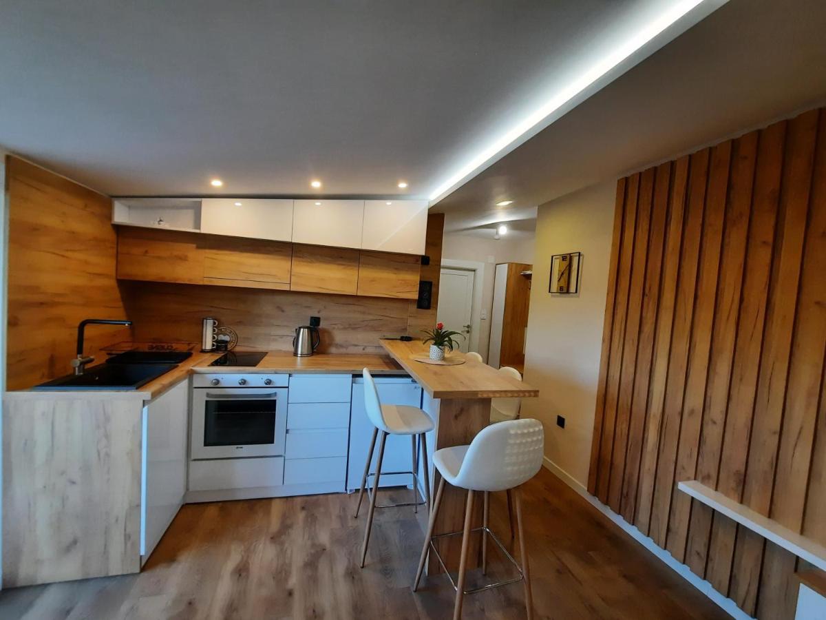 Dream Home, Free Garage Apartment *