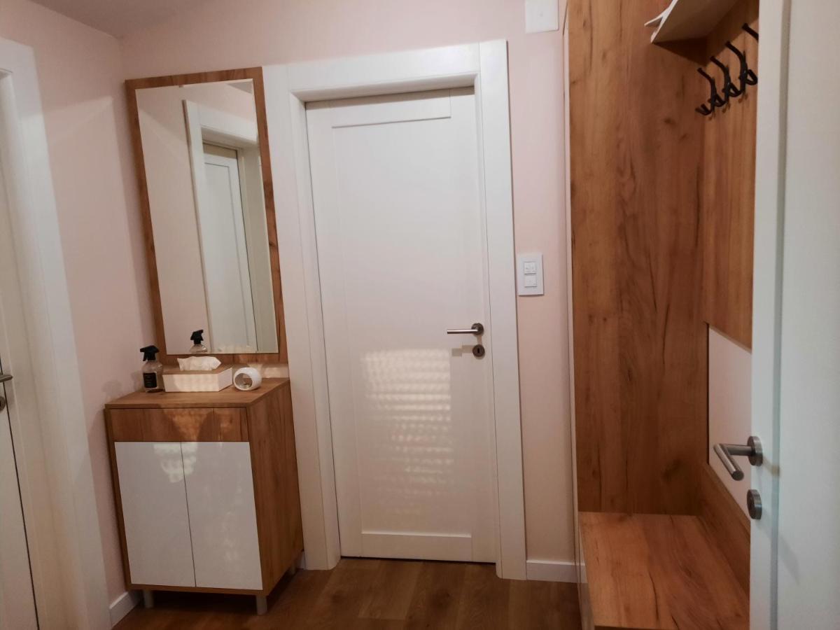 Dream Home, Free Garage Apartment *