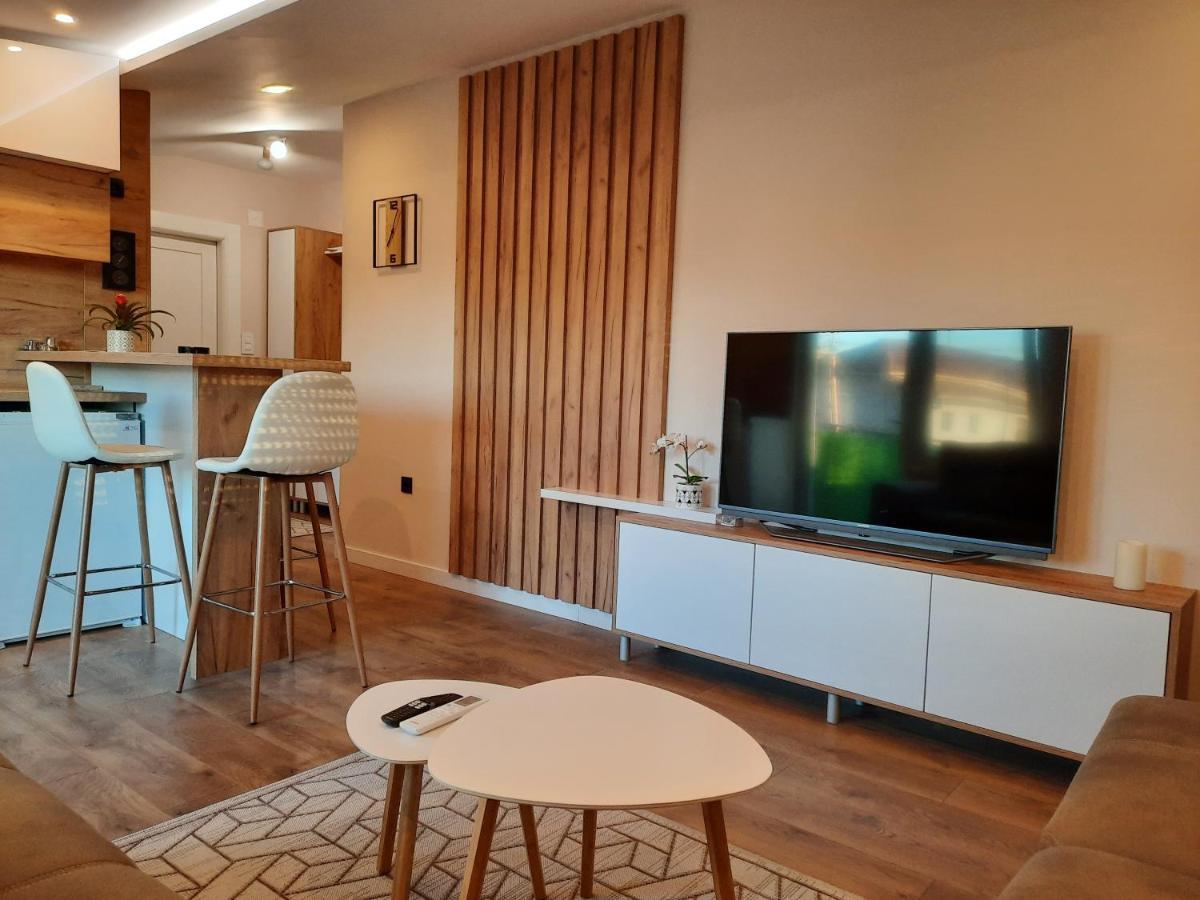 Dream Home, Free Garage Apartment Nis